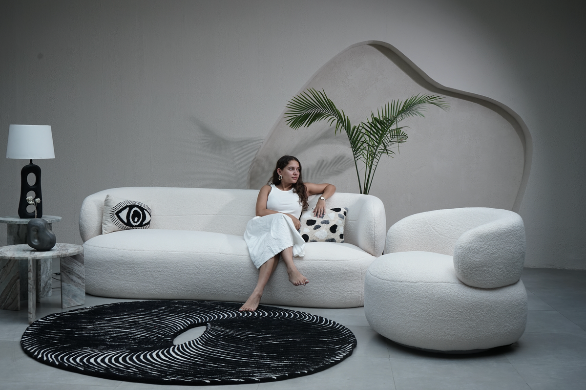 Cosmic Ring rug showing fine hand tufted lines in New Zealand wool