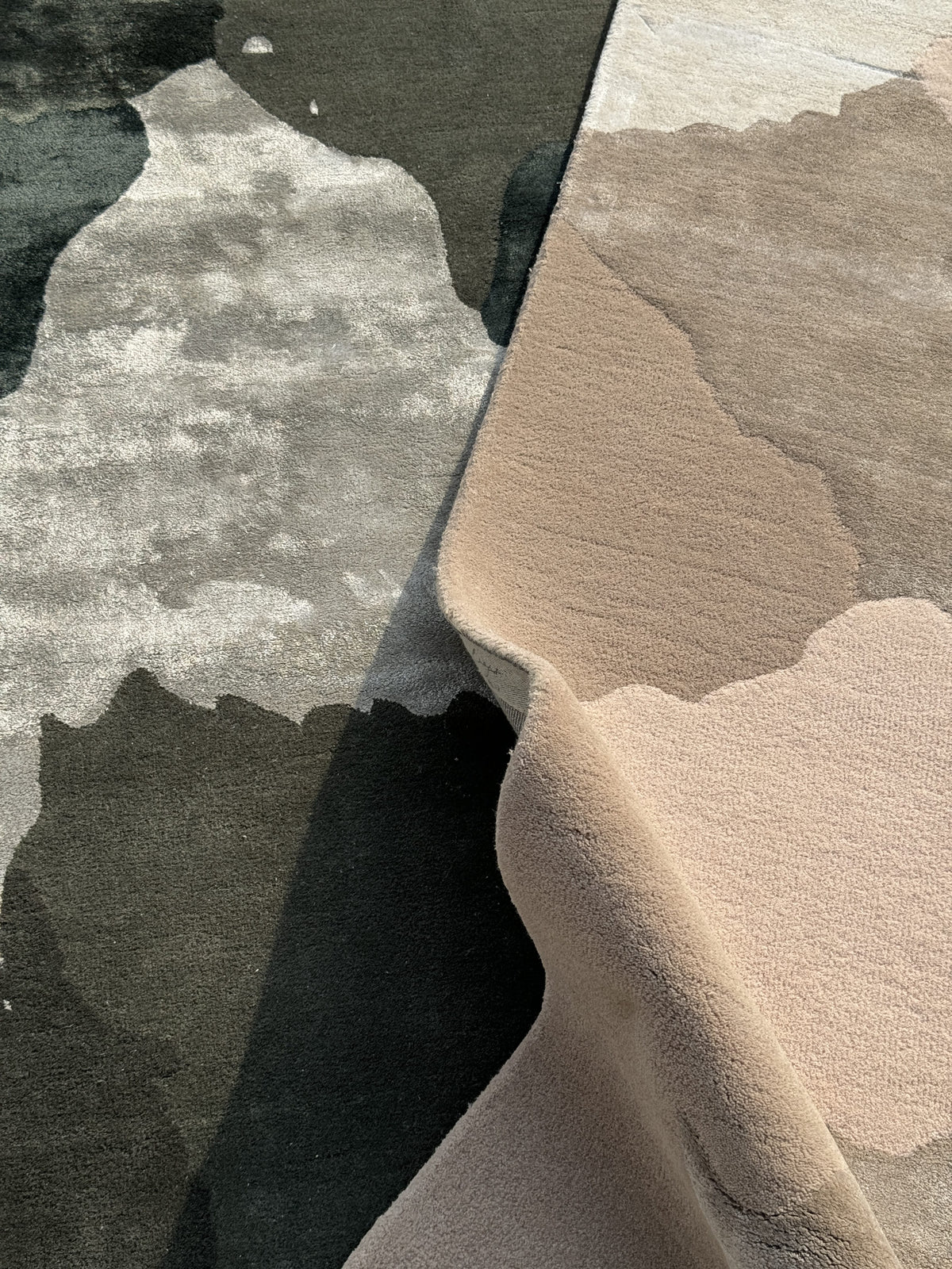 Velour rug showing soft embossed texture in Tencel and New Zealand wool